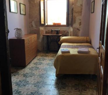 Llano de Bureba House | Spacious House in Llano de Bureba with Fireplace & Mountain View
