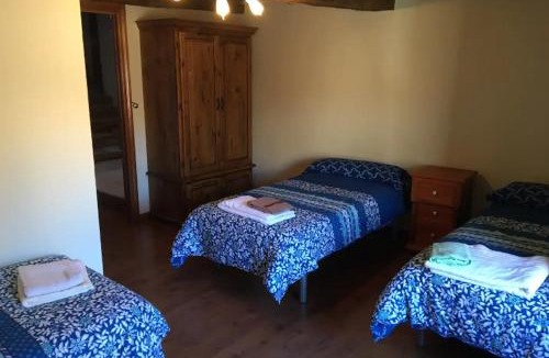 Llano de Bureba House | Spacious House in Llano de Bureba with Fireplace & Mountain View