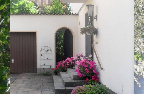 Neuendettelsau Apartment | Spacious, light-filled Apartments for 1-8 People, free WLAN, near Nuremberg