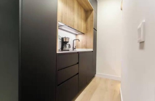 Embajadores Apartment | Spacious & Modern Apartment in the Heart of Madrid