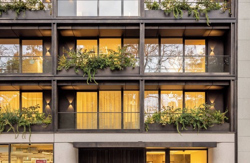 Volksgartenviertel Apartment | Spacious modern apartment-feels like home - short or long, park view - center!