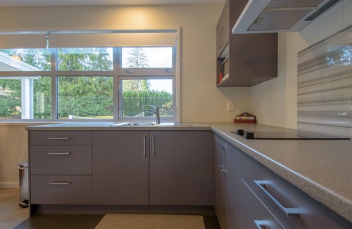 Speargrass Flat Apartment | Spacious, Modern Studio Apartment below Coronet Peak