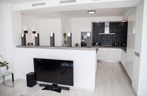 Torremolinos House | Spacious Sea View Penthouse with Sea View, Wi-Fi & Terrace