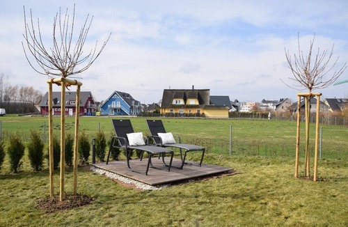 Borgerende House | Spacious Thatched Holiday Home with Terrace, Garden and Modern Amenities