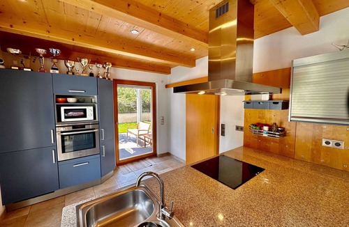Vilanova I la Geltru House | sparrow villa in residential area by hlclub agency