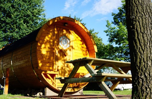 Versmold Cabin | Spend the night in a sleeping and living barrel