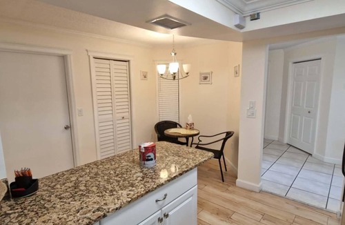 Sarasota Villa | SPRING SPECIAL! 2/2 BEAUTIFUL VILLA! 2 BR, 2 BA, Heated pool and Jacuzzi! WiFi