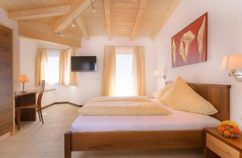 Krimml House | Standard Family Room with Breakfast - Panoramahotel Burgeck