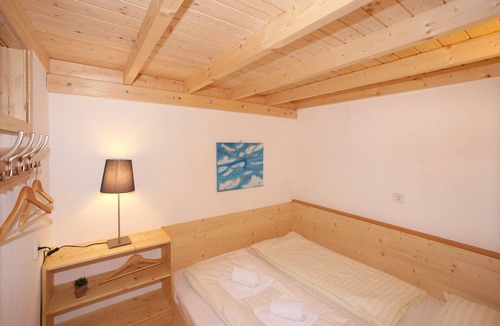 Hochkrimml Apartment | Staudi's ski hut Top9 in hut style directly on the piste Wood-burning stove