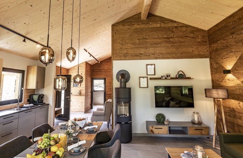 Hartkirchen Ski Chalet | Stilvolles ebenerdiges Chalet im Vital Camp Bayerbach