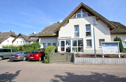 Lobbe Apartment | Strandhaus Mönchgut Bed&Breakfast F-1010 Double room 33