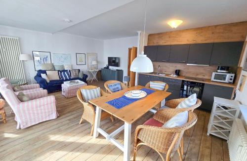 Binz Apartment | Strandvillen Binz - Ferienwohnung mit 2 Schlafzimmern und Balkon AH-720