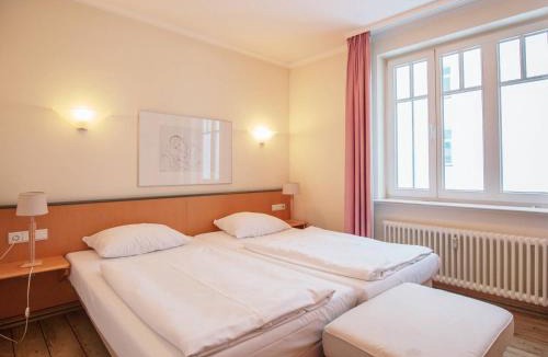 Binz Apartment | Strandvillen Binz - Ferienwohnung mit 2 Schlafzimmern und Balkon AH-720
