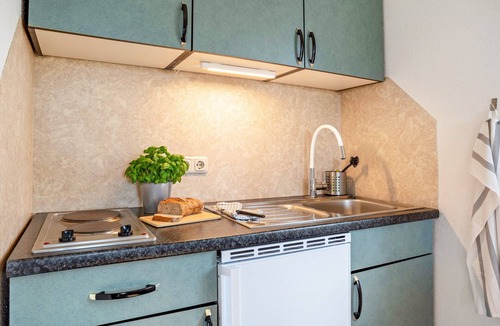Klein Bollhagen Apartment | Studio Apartment 'Mohnrot - Fulgenhaus' with Balcony