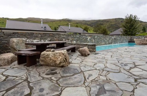 Cardrona House | Studio 26 - One Bedroom with Pool