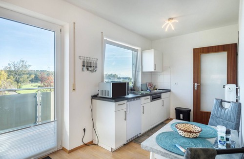 Schnetzenhausen Apartment | Studio Apartment "Ferien am See 7" with Garden & Wi-Fi