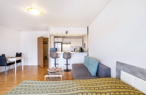 Moehnesee Apartment | Studio Apartment 'Ferienappartement Möhnesee' with Shared Garden and Pool