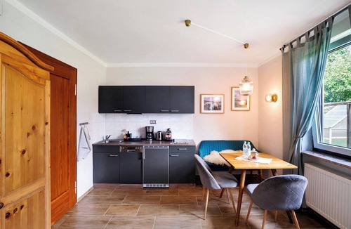 Munchen District Apartment | Studio Apartment 'Großes Apartment Mit Gartennutzung' with Shared Terrace and Wi-Fi