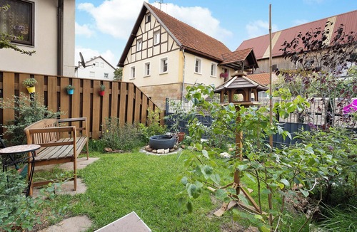 Creussen Apartment | Studio Apartment 'Lindenhardt' with Shared Garden and Wi-Fi