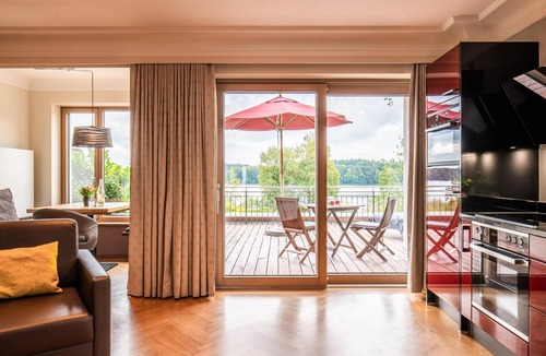 Pelham Apartment | Studio Apartment "See-Lodge" with Lake View, Private Terrace & Wi-Fi