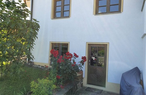 Weilheim Apartment | Studio 'Haus Sonnenblume' with Shared Garden and Wi-Fi