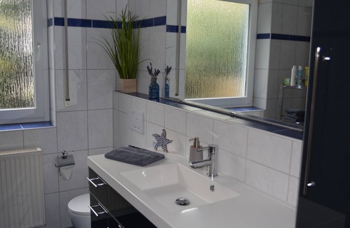 Estenfeld Apartment | Studio 'Komfort-Apartment Mit Terrasse' with Private Terrace and Wi-Fi