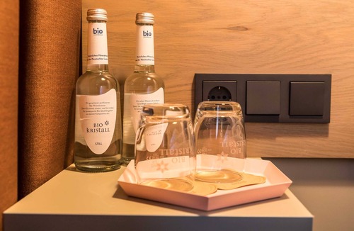 Kriegshaber House | Studio Mehr Vielfalt - Hotel einsmehr