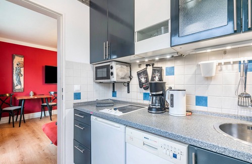 Munchen District Apartment | Studio ‘Namibia’ with balcony, parking space in front of the house and Wi-Fi