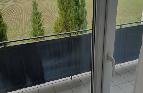 Illertissen Apartment | Studio 'Nr 1' with Balcony and Wi-Fi