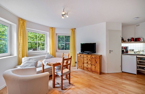 Starnberg Apartment | Studio 'Remke' with Private Terrace and Wi-Fi