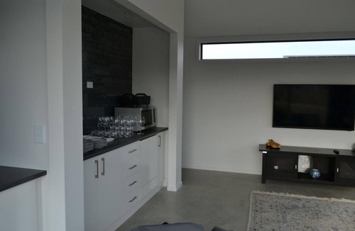 Jacks Point Ski Chalet | stunning 360o Views- brand new home