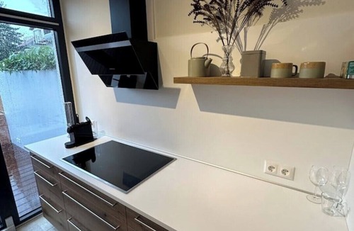 Munchen District Apartment | Stunning Architect-Designed Semi-Detached Home