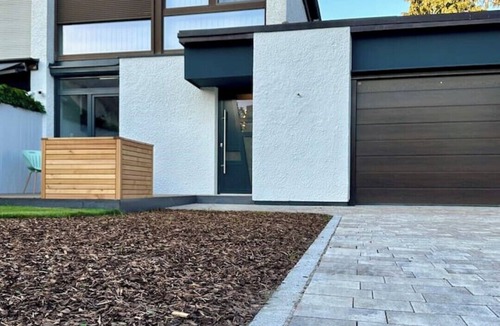 Munchen District Apartment | Stunning Architect-Designed Semi-Detached Home