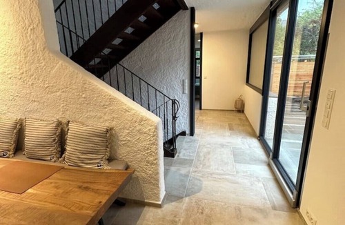 Munchen District Apartment | Stunning Architect-Designed Semi-Detached Home