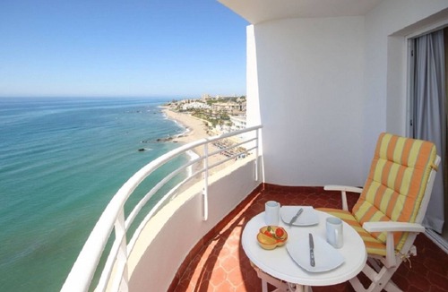 Sitio de Calahonda Apartment | stunning frontline beach studio