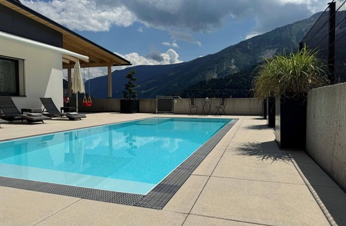 Landeck Villa | Stunning private villa for 6 people with WIFI, pool, TV, patio and panoramic view