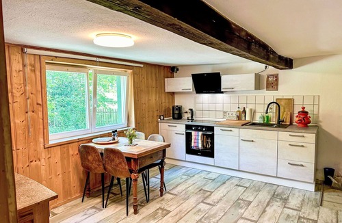 Fladungen Villa | Stunning private villa for 4 guests with WIFI, TV, patio and pets allowed