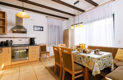 Krummin House | Stunning private villa for 8 people with TV, terrace and pets allowed