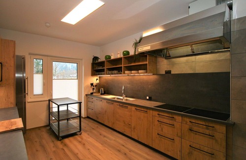 Fuegen House | Stunning private villa for 25 guests with WIFI, TV, balcony and pets allowed
