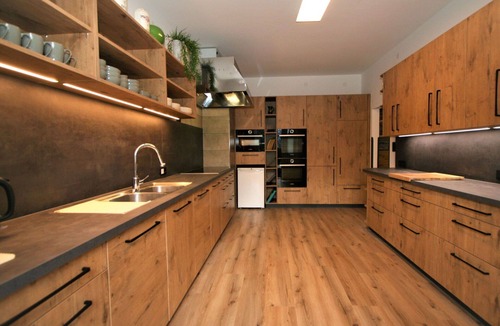 Fuegen House | Stunning private villa for 25 guests with WIFI, TV, balcony and pets allowed