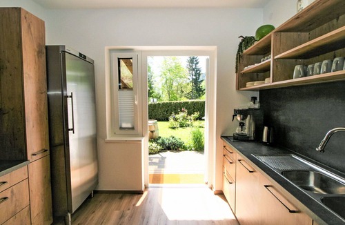 Fuegen House | Stunning private villa for 25 guests with WIFI, TV, balcony and pets allowed