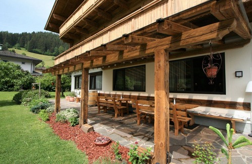 Fuegen House | Stunning private villa for 25 guests with WIFI, TV, balcony and pets allowed