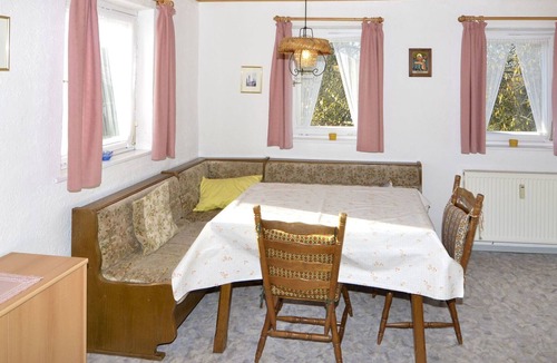 Mauth House | Stunning private villa for 12 people with WIFI, TV, patio and parking