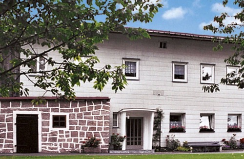 Mauth House | Stunning private villa for 12 people with WIFI, TV, patio and parking