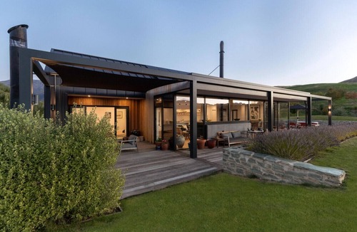 Lake Hayes House | Stunning secluded Home with spa