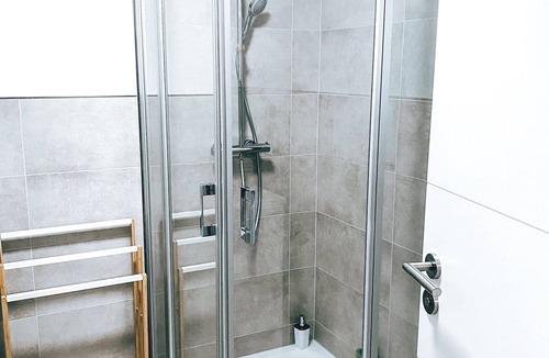 Passau Apartment | Stylisch Modern -2-4 Personen - Parkplatz -wlan Netflix