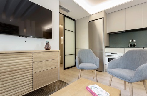 Hispanoamerica Apartment | Stylish 1-Bedroom Apartment in Bernabéu. Concha Espina II