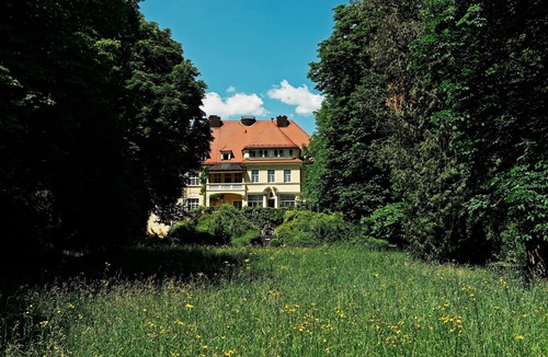 Morlbach Apartment | Stylish 2-room flat, 2 private bathrooms, shared kitchen Schloss Mörlbach