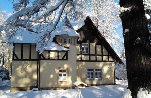 Bielatal Apartment | Stylish Apartment with a Log Cabin Sauna in the Woods