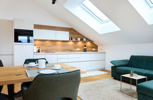 Feldwies Apartment | Stylish Chiemsee time-out | balcony, parking lot, ideal location